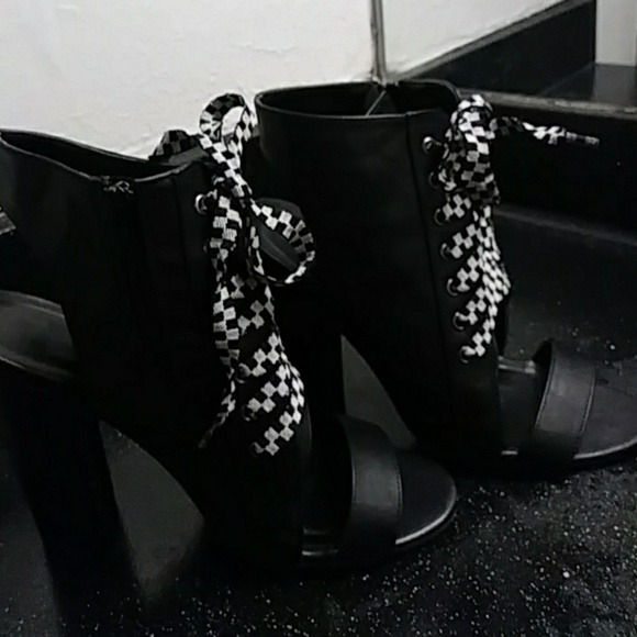 Heels - Picture 3 of 3